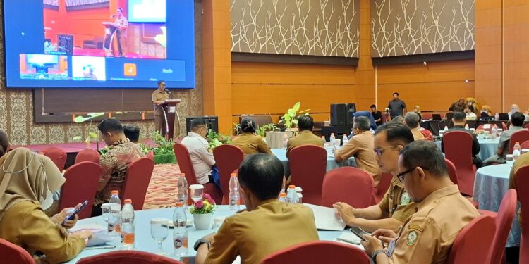 Foto: DIAN/MATA KALTENG - Pembukaan Rapat Koordinasi Optimalisasi Pendapatan Pajak Daerah dan Retribusi Daerah di Ballroom Aquarius Boutique Hotel Sampit, 27 Mei 2025.