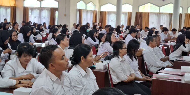 Foto: DIAN/MATA KALTENG - PPPK Tahap I yang terima SK pengakatan di lingkup Pemkab Kotim, 28 Mei 2025.