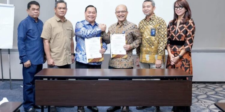 Foto: Prokopim Kotim/MATA KALTENG - Pemerintah Kabupaten Kotim saat tanda tangan MOU dengan PT Krakatau, 27 Mei 2025.