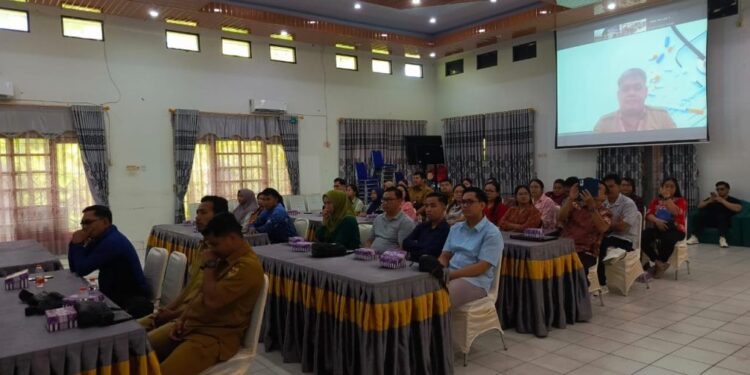 FOTO : DINKES GUMAS/MATA KALTENG - Suasana pelaksanaan bimtek perizinan dan pengelolaan obat yang difasilitasi kefarmasian, di aula kantor bapperida setempat, Rabu, 28 Mei 2025.
