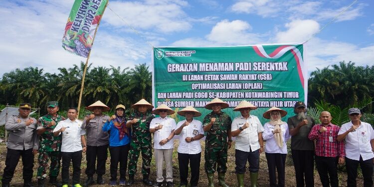 FOTO: IST/MATA KALTENG - Gerakan Menanam Padi Serentak di Lokasi Cetak Sawah Rakyat di Kecamatan Mentaya Hilir Utara, Kabupaten Kotim, Rabu 28 Mei 2025.