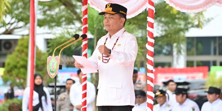 FOTO : IST/MATAKALTENG - Gubernur Agustiar Sabran memimpin Apel Kesiapsiagaan Pengendalian dan Penanggulangan Karhutla Tingkat Provinsi Kalteng Tahun 2025 di Halaman Kantor Gubernur.