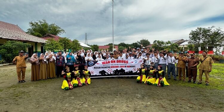 FOTO: IST/MATA KALTENG - Sosialisasi bahaya narkoba di SMKN 1 Mentaya Hilir Selatan Kabupaten Kotim beberapa waktu lalu.