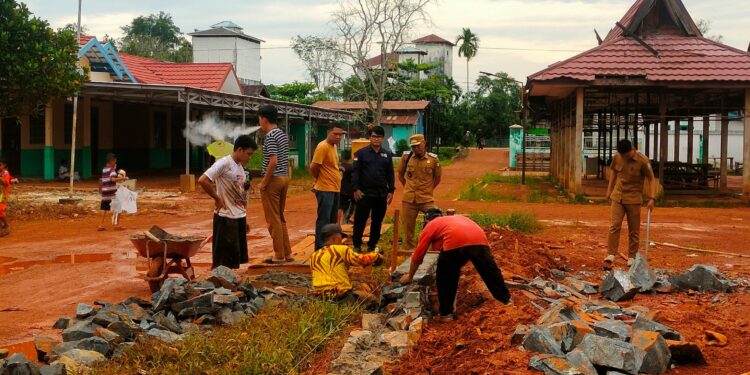 FOTO: IST/MATAKALTENG - Proses dan tahapan pembangunan Pasar Desa Patai. 