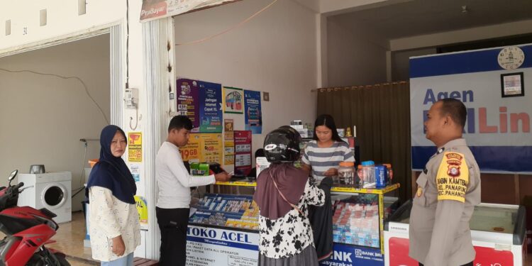 FOTO: MATAKALTENG - Personel Polresta Palangka Raya pada saat menindaklanjuti laporan uang palsu.