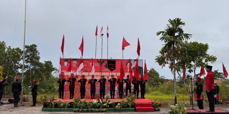 FOTO: MATAKALTENG - Jajaran DPD PDIP Kalteng saat menggelar apel peringatan hari lahir Pancasila dan bulan Bung Karno.