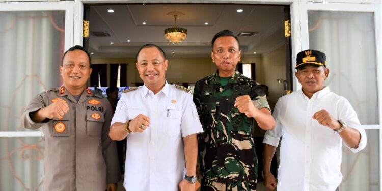 FOTO : IST/MATAKALTENG - Dari Kiri Kapolres Barsel, Bupati Barsel Dandim 1012 Buntok , Wakil Bupati Barsel. 