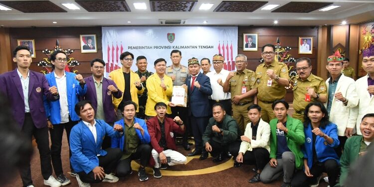 FOTO: IST/MATAKALTENG - Gubernur Agustiar Sabran Gelar Silaturahmi dan Audiensi Bersama BEM se Kalteng.