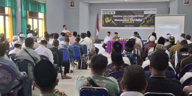 Foto: DIAN/MATA KALTENG - Pelatihan Juru Sembelih Halal dalam rangka menyambut Idul Adha 2025 di Aula Kemenag Kotim, 2 Juni 2025.