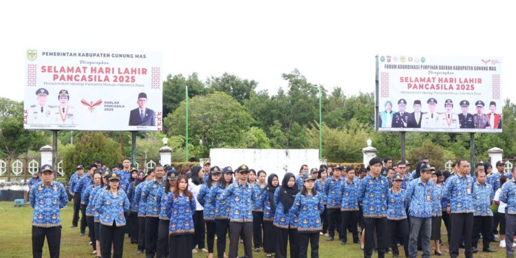 FOTO : DPRD GUMAS/MATA KALTENG - Suasana upacara peringatan Hari Lahir Pancasila yang diikuti seluruh ASN, TNI dan Polri, Minggu, 1 Juni 2025.