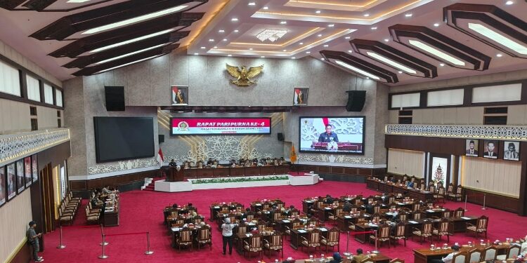 FOTO: IST/MATAKALTENG - Wakil Gubernur Kalimantan Tengah, H. Edy Pratowo saat menyampaikan Pidato Akhir Gubernur Kalimantan Tengah H. Agustiar Sabran Rapat Paripurna ke-4 Masa Persidangan III Tahun Sidang 2025 yang digelar di Ruang Rapat Paripurna DPRD Provinsi Kalimantan Tengah, Senin 2 Juni 2025.