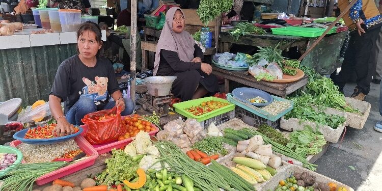 FOTO: DIAN/MATA KALTENG - Pedagang di Pasar Keramat Sampit.