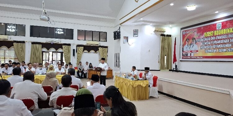 FOTO: DIAN/MATA KALTENG - Rakordalev Kegiatan Pembangunan Daerah Triwulan I Tahun 2025 di Aula Sei Mentaya Bapperida Kabupaten Kotim, Rabu 4 Juni 2025.