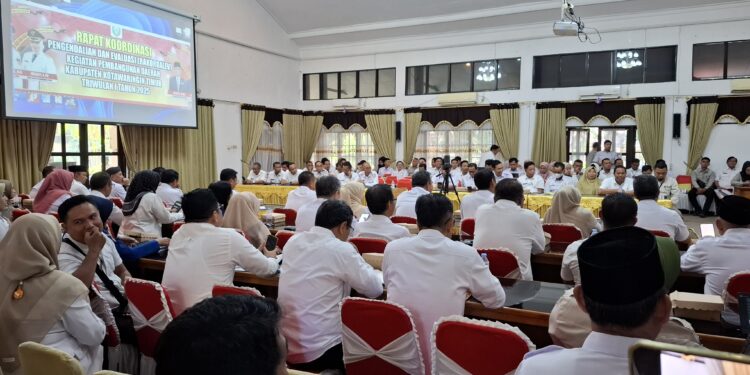 FOTO: DIAN/MATA KALTENG - Rakordalev Kegiatan Pembangunan Daerah Triwulan I Tahun 2025 di Aula Sei Mentaya Bapperida Kabupaten Kotim, Rabu 4 Juni 2025.
