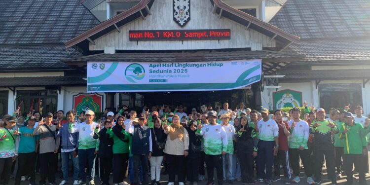 Foto:DIAN/MATA KALTENG - Peringatan hari lingkungan hidup sedunia di halaman Pemkab Kotim, 5 Juni 2025.