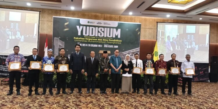 Foto:IST/MATA KALTENG - Kegiatan yudisium sejumlah guru asal kabupaten Kotim di Universitas Muhammadiyah Palangka Raya (UMPR).