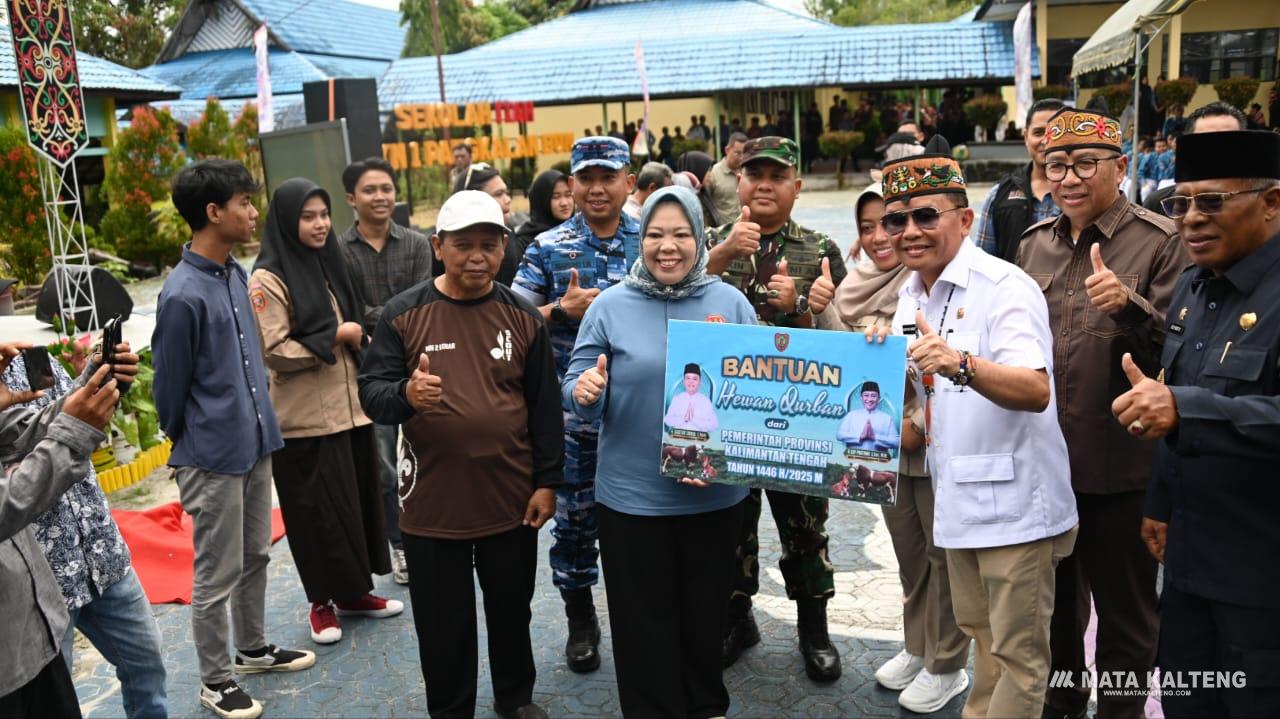 Jelang Idul Adha, Pemprov Kalteng Salurkan 600 Ekor Sapi Kurban dan 5.300 Paket Sembako Murah