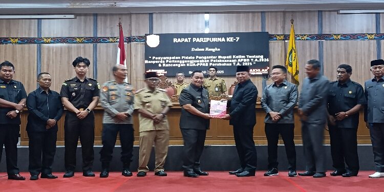 FOTO: IST/MATA KALTENG - Penyampaian Raperda Pertanggungjawaban Pelaksanaan APBD Tahun Anggaran 2024 kepada DPRD oleh Bupati Kotim Halikinnor, Selasa 10 Juni 2025.
