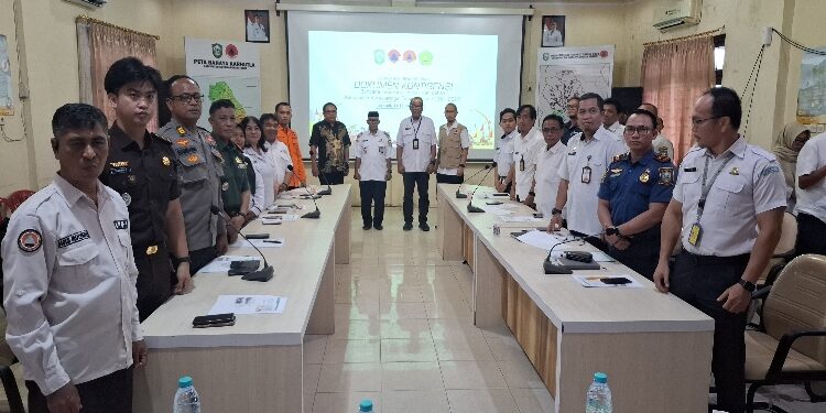FOTO: DIAN/MATA KALTENG - Rapat Pelaksanaan Penyusunan Dokumen Kontingensi Bencana Karhutla secara luring di Ruang Pusdalops BPBD Kotim, Rabu 11 Juni 2025.
