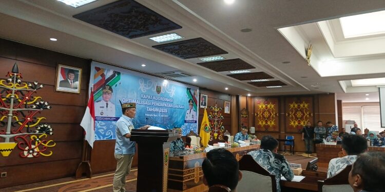 FOTO: IST/MATAKALTENG - Rapat Koordinasi Optimalisasi Pendapatan Asli Daerah, Tahun 2025 yang digelar pada Kamis 12 Juni 2025 di Aula Eka Hapakat, Kantor Gubernur Kalteng.