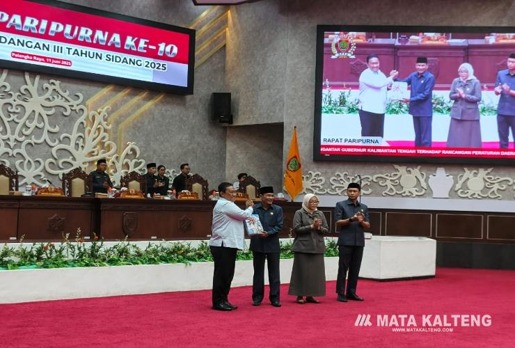 DPRD Kalteng Gelar Rapat Paripurna RPJMD 2025–2029, Pemprov Serahkan Naskah Resmi