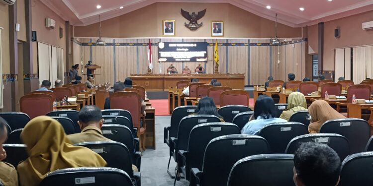 Foto: IST/MATA KALTENG - Rapat pembahasan Raperda Pertanggungjawaban Pelaksanaan APBD Tahun Anggaran 2024.