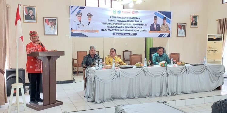 Foto: IST/MATA KALTENG - Pembukaan Pembahasan Rancangan Peraturan Bupati Kotimtentang Pemberian Izin, Kompensasi, dan Pelaksanaan Pemberdayaan bagi Masyarakat Hukum Adat Dayak di Aula DLH Kotim, 12 Juni 2025.