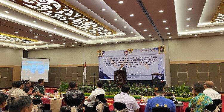 FOTO: IST/MATAKALTENG - Gubernur Kalimantan Tengah H. Sugianto Sabran membuka secara resmi Rapat Evaluasi Pembentukan Satuan Tugas (Satgas) Terpadu Operasi Penanganan Premanisme dan Organisasi Kemasyarakatan (Ormas) Bermasalah yang mengganggu keamanan, ketertiban masyarakat, serta dunia usaha dan investasi, Kamis 13 Juni 2025.