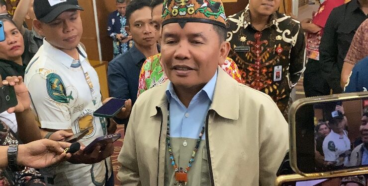 FOTO : IST/MATAKALTENG - Gubernur Kalimantan Tengah, Agustiar Sabran, usai memimpin Rapat Koordinasi Optimalisasi Pendapatan Daerah Tahun 2025 yang digelar di Aula Eka Hapakat, Kantor Gubernur Kalteng, Kamis 12 Juni 2025.
