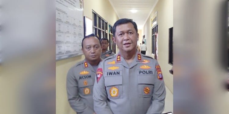 FOTO: MATAKALTENG - Kapolda Kalteng Irjen Pol Iwan Setiawan, didampingi Kapolres Barsel, AKBP Jecson R. Hutapea.