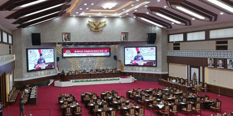 FOTO: IST/MATAKALTENG - Suasana Rapat Paripurna ke-11 Masa Persidangan III Tahun Sidang 2025 di Ruang Rapat Paripurna DPRD Kalteng, Senin 16 Juni 2025.