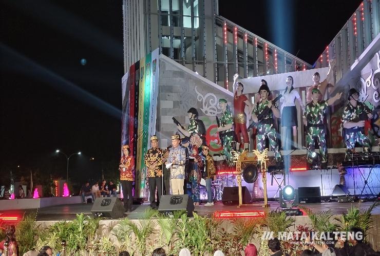 Launching “Huma Betang Night”, Gubernur Kalteng Resmikan Car Free Night di Bundaran Besar Palangka Raya