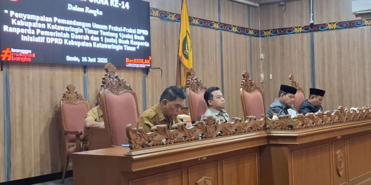 Foto:DIAN/MATA KALTENG - Paripurna penyampaian Jawaban Bupati Kotim terhadap Pemandangan Umum Fraksi-Fraksi DPRD Kotim tentang 1 buah Ranperda Pemerintah Daerah, 16 Juni 2025.