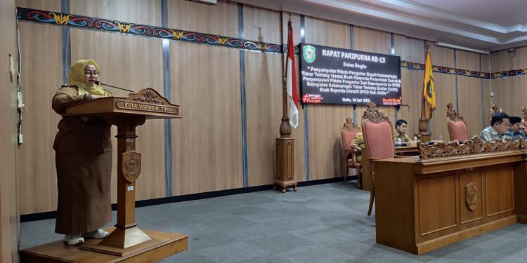 Foto:DIAN/MATA KALTENG - Penyampaian Pidato Pengantar Bupati Kotim tentang 1 buah Ranperda Pemerintah Daerah, 16 Juni 2025.