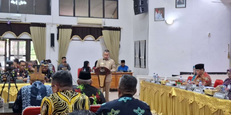 Foto: DIAN/MATA KALTENG - Wakil Ketua I DPRD Kotim Juliansyah saat sampaikan saran dan masukan dalam Musrenbang Rancangan RPJMD Kotim Tahun 2025-2029 di Aula Sei Mentaya BAPPERIDA, 19 Juni 2025.