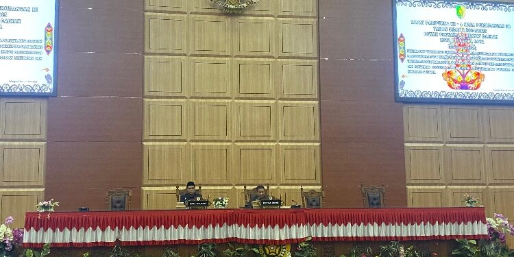 FOTO: IST/MATAKALTENG - Subandi, Ketua DPRD Kota Palangka Raya, saat memimpin Rapat Paripurna Ke-4 Masa Persidangan III Tahun Sidang 2024/2025 pada Kamis 19 Juni 2025.
