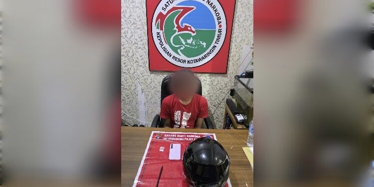 FOTO: IST/MATAKALTENG- DS bersama barang bukti sabu diamankan di Mapolres Kotim.