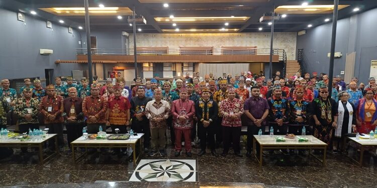 FOTO: IST/MATA KALTENG - Pembukaan Bimbingan Tehnis Pengurus DAD, Damang, Mantir dan Batamad se-Kab. Kotim di Ballroom Hotel Wella Jl. Tjilik Riwut Km. 3,7 Sampit, Sabtu 21 Juni 2025.