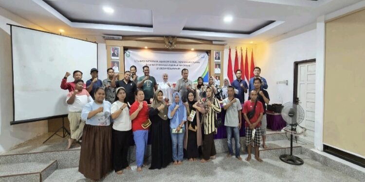 FOTO: IST/MATA KALTENG - Penyuluhan Manfaat Program Bagi Pekerjan Indofomal di Desa Eka Bahurui.