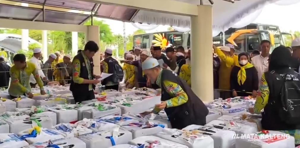 Sebanyak 220 Jemaah Haji Asal Palangka Raya Tiba dengan Selamat, Disambut Haru Keluarga