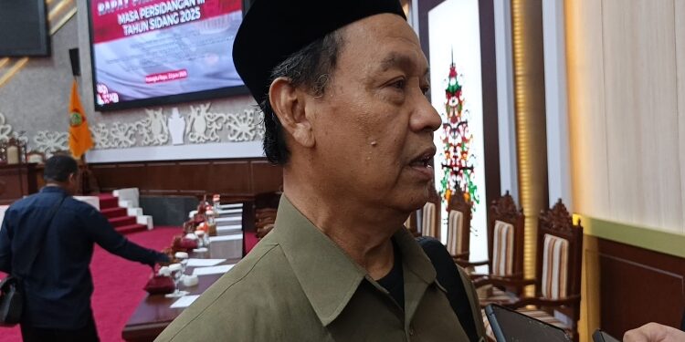 FOTO: IST/MATAKALTENG - Ketua Komisi III DPRD Provinsi Kalimantan Tengah, Sugiyarto saat memberikan keterangannya, Senin 23 Juni 2025.