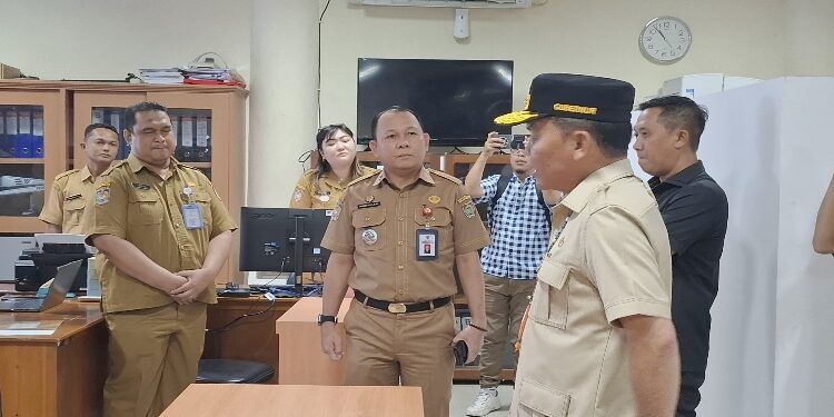 FOTO: IST/MATAKALTENG - Gubernur Kalimantan Tengah (Kalteng), H. Agustiar Sabran, melakukan inspeksi mendadak ke Kantor DPMPTSP Provinsi Kalteng.