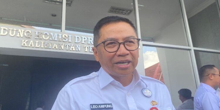 FOTO: IST/MATAKALTENG - Plt. Sekda Kalteng, Leonard S. Ampung, usai menghadiri rapat pembahasan bersama DPRD Provinsi Kalimantan Tengah, Rabu 25 Juni 2025.