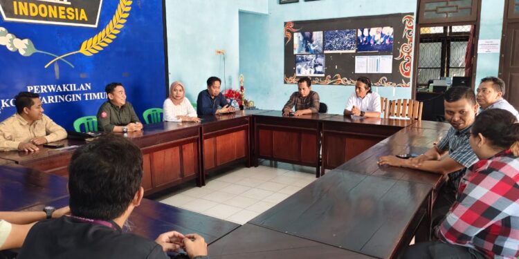 Foto:IST/MATA KALTENG - KPU Kabupaten Kotim saat mengunjungi penghargaan ke PWI Kabupaten Kotim, 26 Juni 2025.