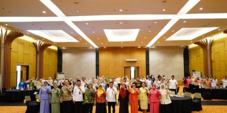 FOTO: DINKES KOBAR/Matakalteng
Dinkes Kobar menggelar sosialisasi deteksi dini kanker leher rahim (serviks) dengan metode HPV DNA di Brits Hotel Pangkalan Bun, Rabu 25 Juni 2025.