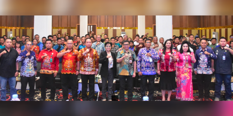 FOTO: MATAKALTENG - Pj Sekda Katingan Deddy Ferras, dan jajaran foto bersama.