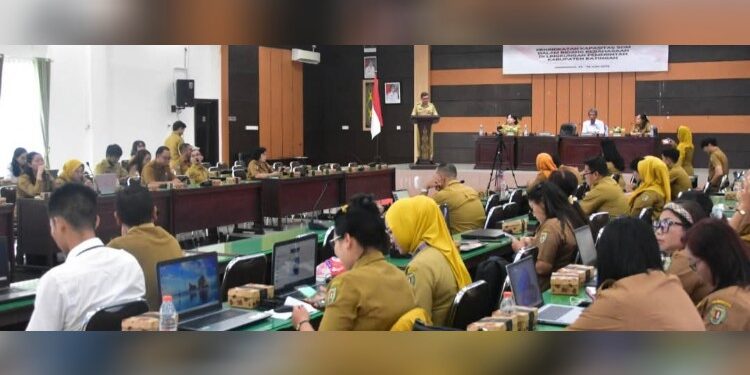 FOTO : MATAKALTENG - Pj Sekda Katingan saat hadiri rapat koordinasi, di aula BKAD setempat.