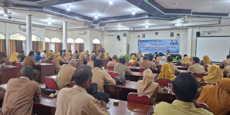 Foto: DIAN/MATA KALTENG - Pelepasan PNS menjelang Purna Tugas TMT 1 Juli dan 1 Agustus 2025 di Balai Diklat BKPSDM Kabupaten Kotim, 30 Juni 2025.