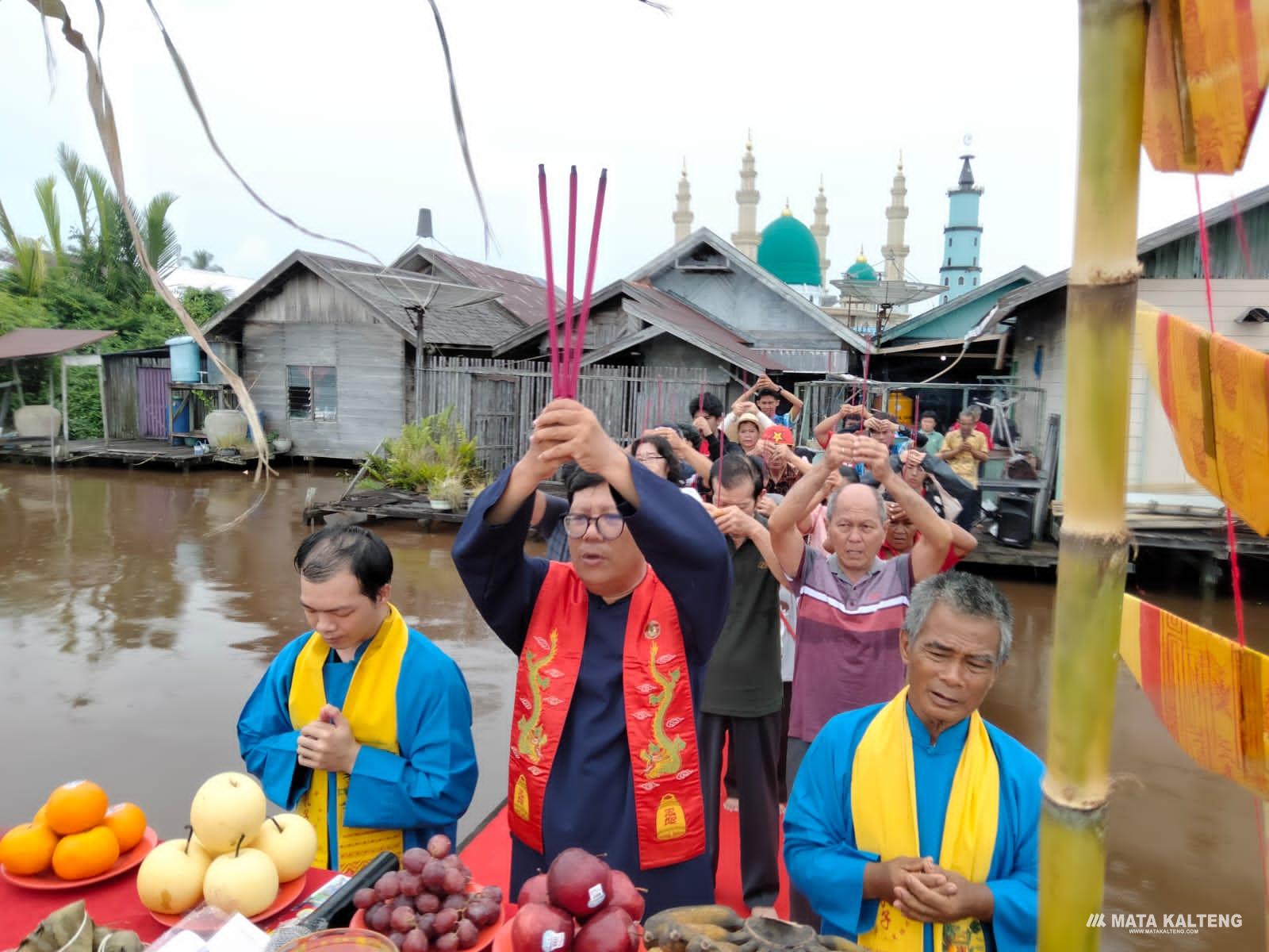 MAKIN Sampit Gelar Sembahyang Besar Yue, Peringati Duan Yang di Tepian Mentaya