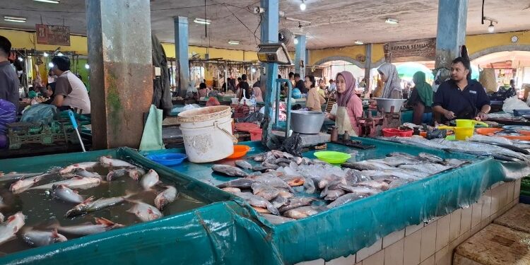 FOTO: DIAN/MATA KALTENG - Pasar ikan di PPM Sampit.
